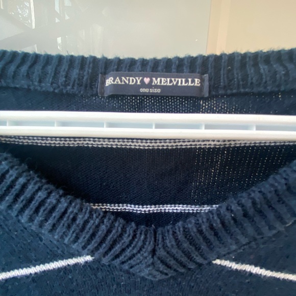 Brandy Melville Lance V-Neck pullover navy&white - Picture 2 of 3